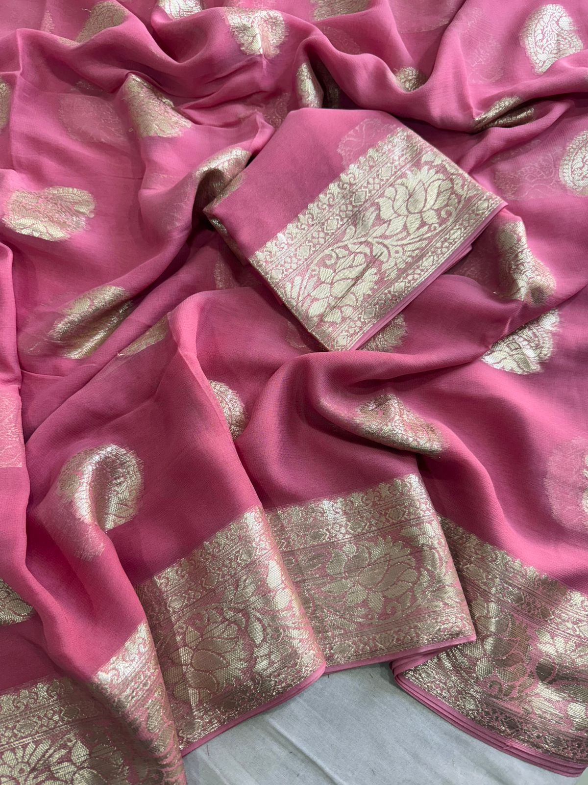 Elegant Viscose Georgette Light Pink Saree With Running Blouse