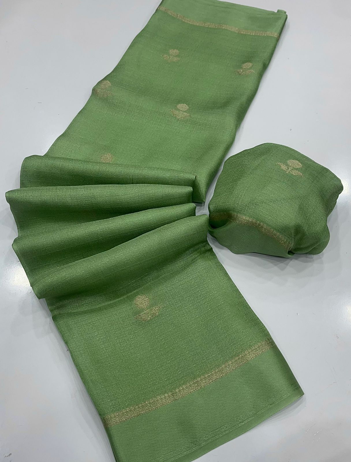 Elegant Woven Designer Saree with Minimal Motif Detailing and Rich Border : green