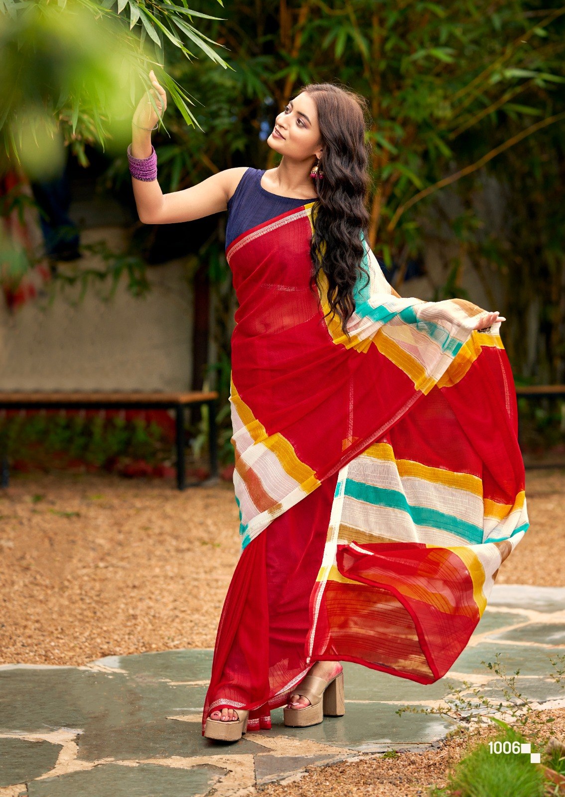 Graceful Chiffon Saree with Artistic Brush Print and Woven Border -RED